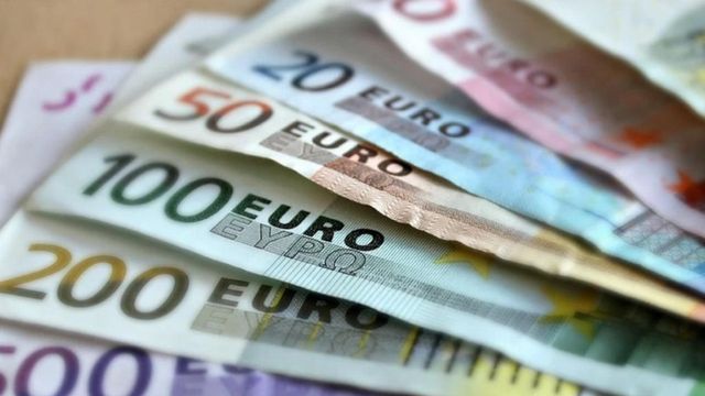 Trei banci din Romania, amendate pentru spalare de bani si finantarea terorismului