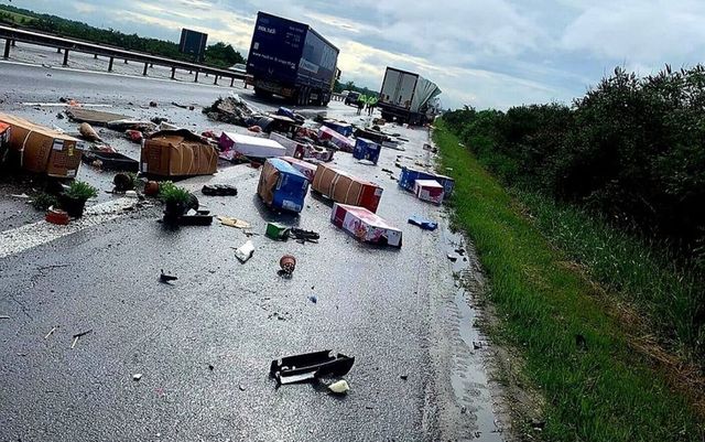 Accident între două camioane pe Autostrada București-Pitești. Un pasager a murit