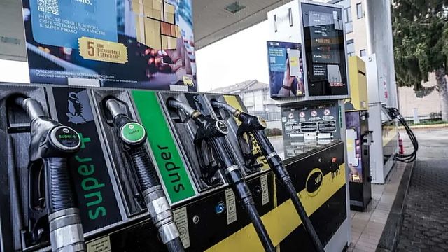 Caro Carburanti, il governo approva un nuovo taglio alle accise per il gasolio