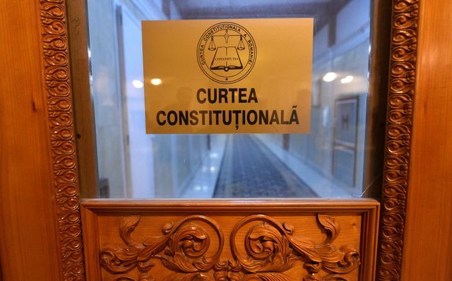 Curtea Constituțională a României discută joi două cereri de anulare a alegerilor prezidențiale