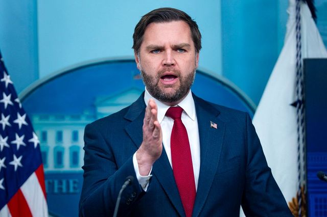 JD Vance îl avertizează pe Papa Leon al XIV-lea să fie „atent” când vorbește despre teologie