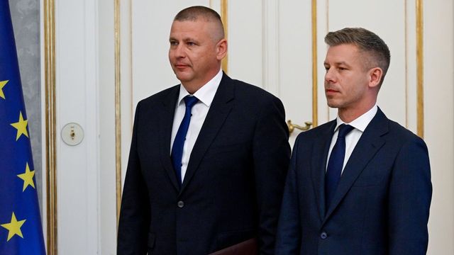 Első intézkedéseként új szabadnapokat adott a Honvédségben szolgálóknak Ruszin-Szendi Romulusz