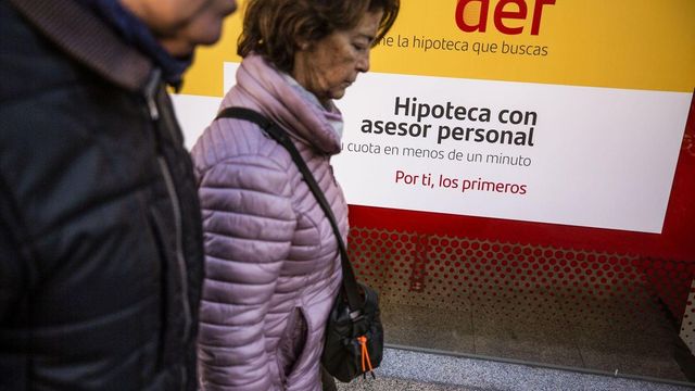 El euríbor diario cae del 2,5% por primera vez en dos años y pisa los talones a las previsiones más optimistas para 2025