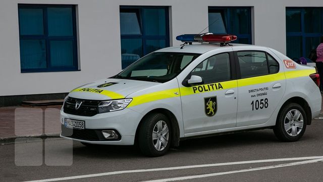 Un tânăr de 22 de ani din Florești a fost reținut pentru 72 de ore, după ce ar fi jefuit două persoane