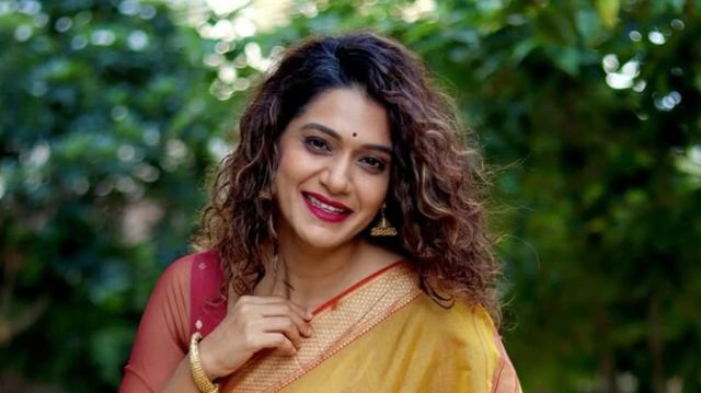 Labourer killed, actor Urmila Kothare injured in horrific accident in Mumbai