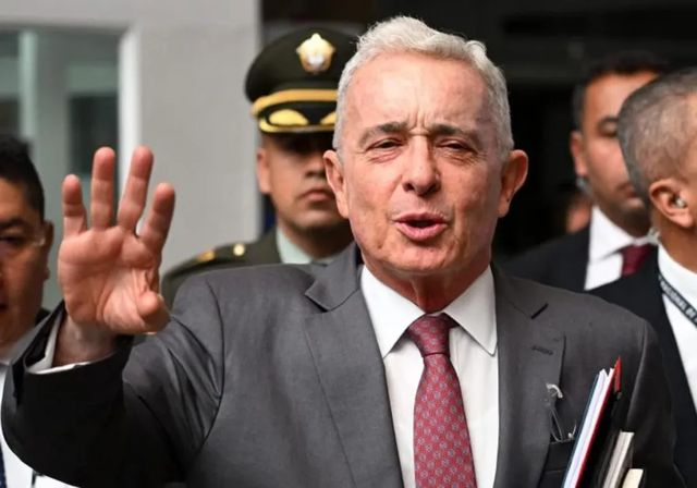 La justicia colombiana revoca la condena de 12 años del expresidente Álvaro Uribe