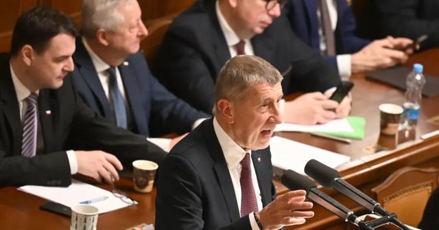 Poslanci projednávají policejní žádosti o Babišovo a Okamurovo vydání k trestnímu stíhání