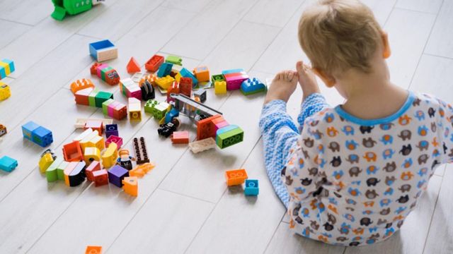 Copil înjunghiat de un coleg de joacă, după o ceartă pentru o kendama, în Brăila