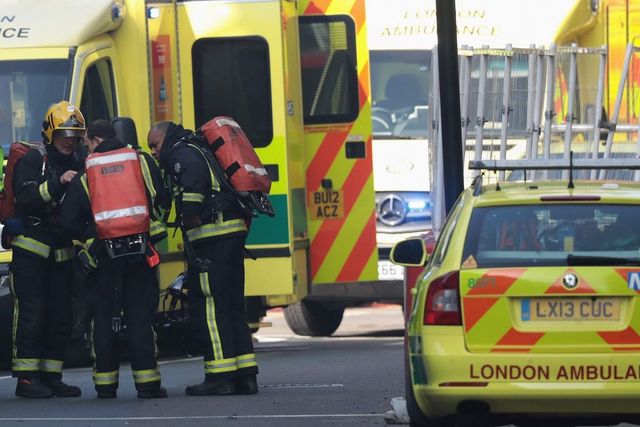 Incendio a Londra, in fiamme un hotel di lusso del centro