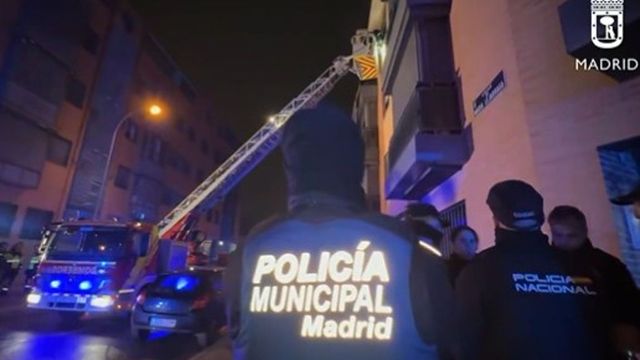 Fallecen tres personas en un incendio en una vivienda de Madrid