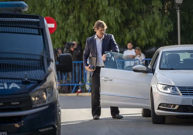 Solicitan al Tribunal de Cuentas que investigue la devolución de los salarios de David Sánchez