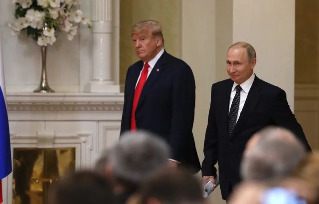 Putin l-a felicitat pe Trump pentru victoria în alegeri și se declară ,,gata să reia contactul