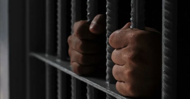 Muži, který zabil otce a syna, potvrdil soud doživotní trest