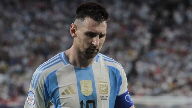 Lionel Messi fürdette a pár hónapos Yamalt