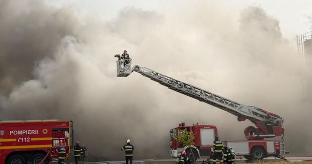 Incendiu la o fabrică de celuloză din municipiul Drobeta-Turnu Severin