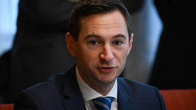 Benyújtotta az első Alaptörvény-módosítási javaslatát a Tisza Párt, Orbán Viktor többé nem lehetne miniszterelnök