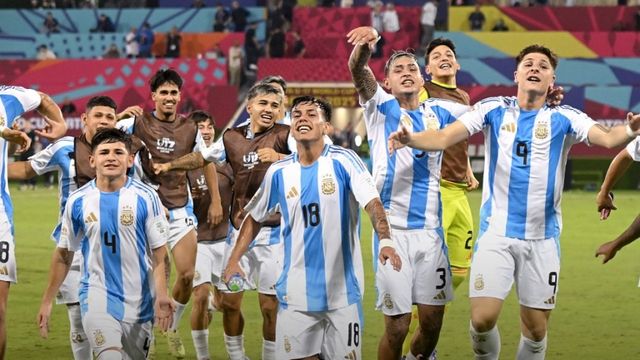 ŽIVĚ: MS fotbalistů do 17 let Anglie – Haiti a Salvador – Kolumbie