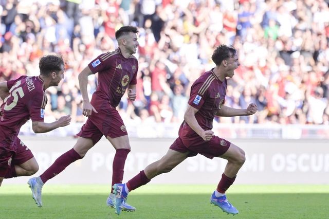 Cristante e Pisilli guidano la rimonta della Roma sul Venezia. Il Como vince la seconda partita consecutiva