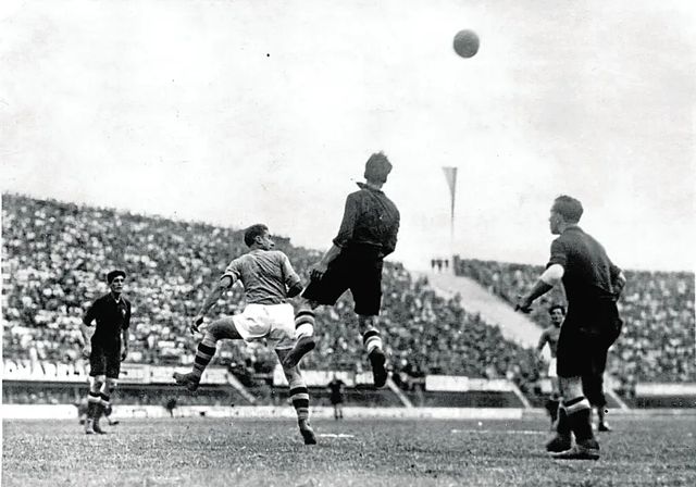 De Mussolini a Trump, la mano de la política en el fútbol es tan vieja como el Mundial