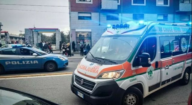 Due sorelle di 32 e 35 anni cadono dal quarto piano di un palazzo a Genova: una è morta, l’altra è grave