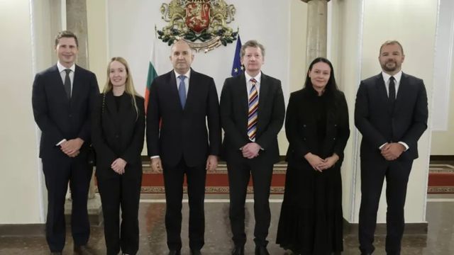 Румен Радев проведе среща за постигнатия от България напредък за излизане от сивия списък за пране на пари
