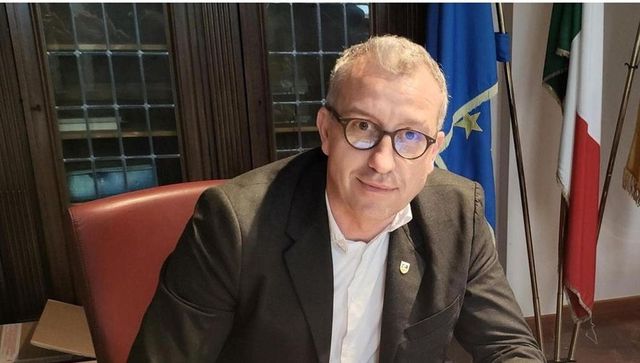 Il sindaco di Cervia Mattia Missiroli si dimette dopo le accuse di maltrattamenti