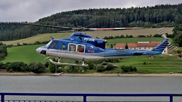 Policie stále čeká na nové vrtulníky, hangár je v havarijním stavu, zjistil NKÚ