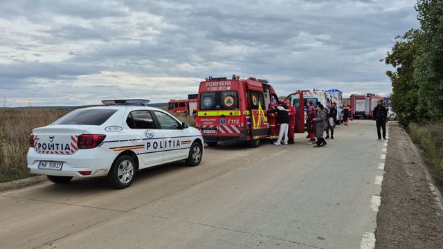 Un adult și doi copii au murit, alte patru persoane au fost transportate la spital, în urma unui accident rutier în județul Iași