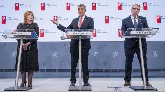 Jednání s Babišem o přesunu agend opustili někteří experti předčasně