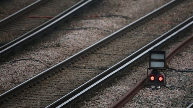 Изоставена кола на релсите забави движението на влака София - Силистра