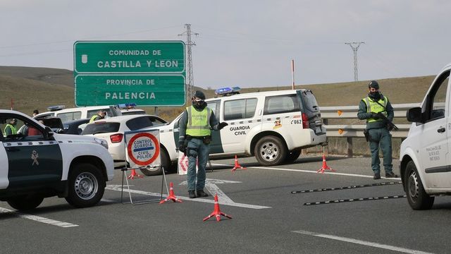 Mueren tres jóvenes al salirse su coche de la carretera en Cantabria