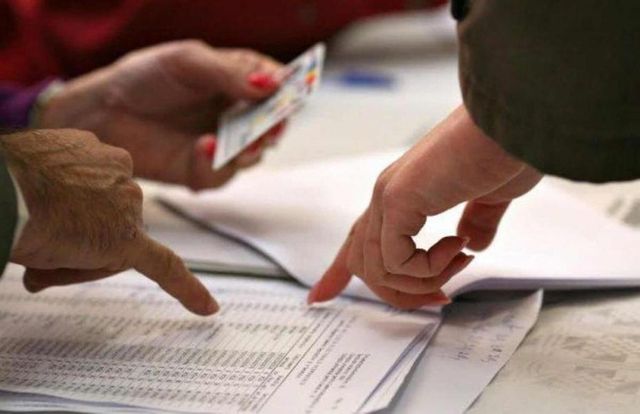 CEC a sancționat funcționari electorali după mai multe nereguli depistate la alegerile din Orhei și Taraclia