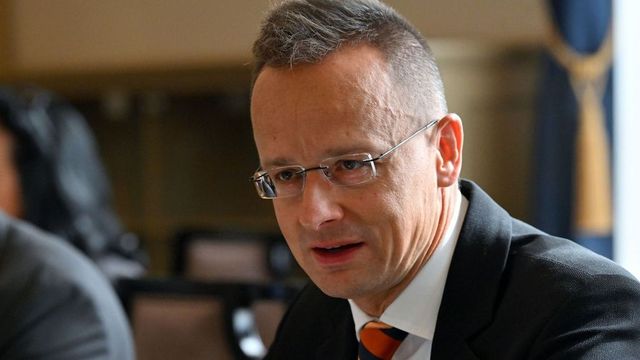 Szijjártó Péter gratulált a magyarul kiválóan beszélő új holland gazdasági miniszternek