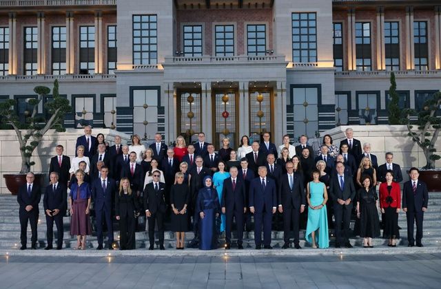 Erdogan a oferit liderilor NATO pistoale gravate și muniție reală la summitul de la Ankara