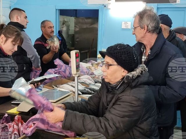 Около 10 лева за килограм се предлага шаранът за Никулден в Ямбол