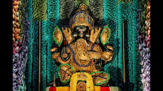 Temple decorated with coins and currency notes worth ₹3 crore for Ganesh Chaturthi