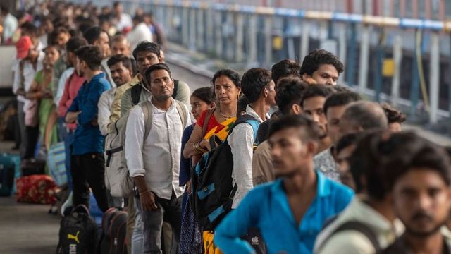 After Bandra Terminus stampede, Central Railway imposes platform ticket sale restrictions to curb crowding