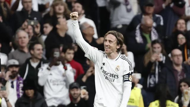 La eterna llama de Modric aviva la pelea por la Liga