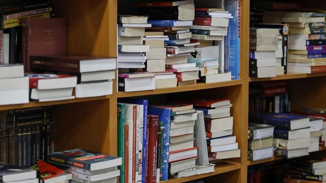Обявиха колко книги са били издадени през 2024 в България