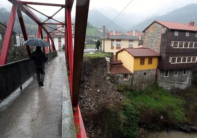 Hallan dos personas muertas en su casa en Asturias