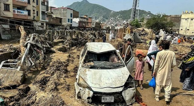 Alluvioni in Pakistan, almeno 150 dispersi oltre a 350 vittime