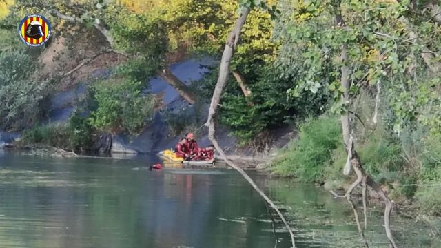 Buscan a un menor desaparecido mientras nadaba en el río Júcar en Alzira