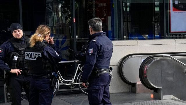 Woman making terror threats, shouting 'Allahu Akbar' shot in Paris