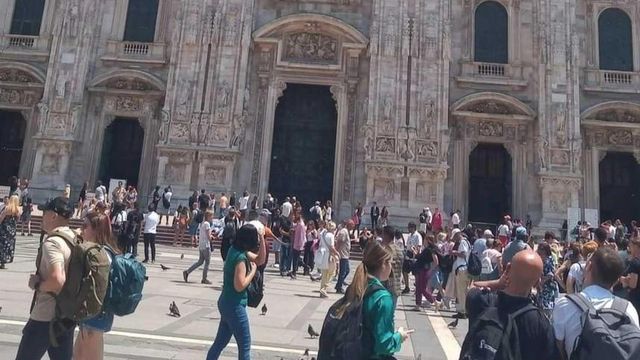 Milano, esposta bandiera Palestina sulla facciata del Duomo