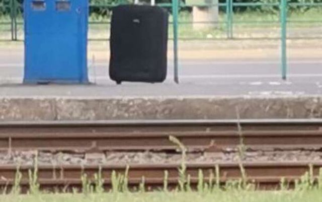 Ce se afla în interiorul valizei suspecte, abandonate într-o stație de tramvai din Arad