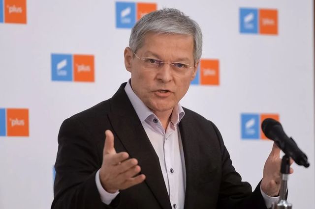 Dacian Cioloș, atac la noua coaliție: Ridicol și iresponsabil acest spectacol oferit de alianța PSD-PNL-UDMR