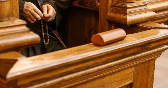 Policie se musí vrátit k trestnímu oznámení na kněze kvůli sexuálnímu násilí, rozhodl Ústavní soud