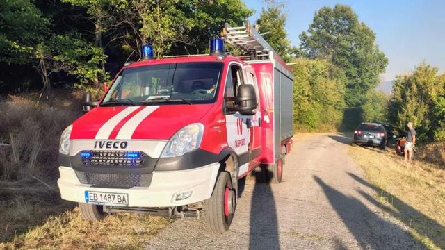 Гори сметище до столичния квартал Филиповци. Има задимяване в голяма част от София