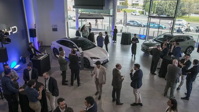 El mercado de automoción vuelve a la senda del crecimiento en abril, con 92.000 ventas