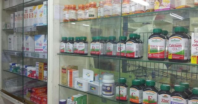 Comisia Europeană va da România în judecată după ce CNAS a întârziat ani la rând plățile către farmacii